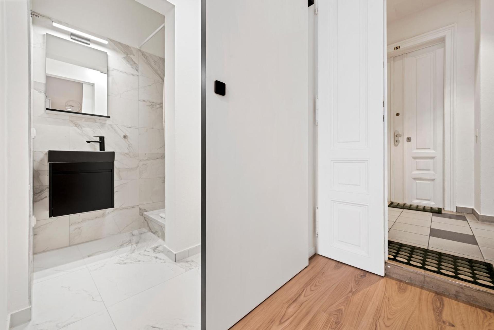 Cozy City Apartment - 15 Min To City-Centre - Contactless 24H Check-In เวียนนา ภายนอก รูปภาพ